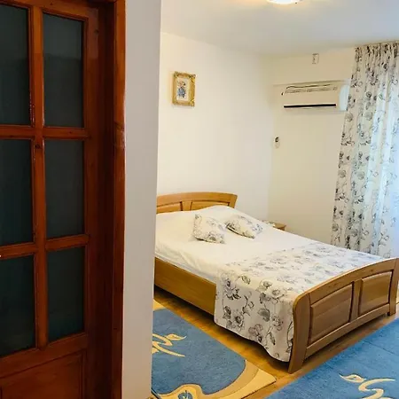 Alex & Maria Guest house