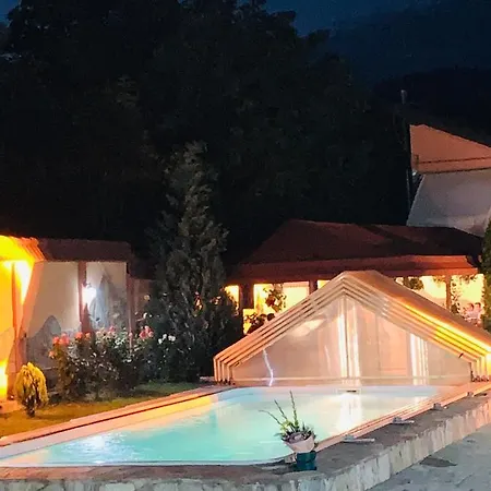 Alex & Maria Guest house Carpinisu